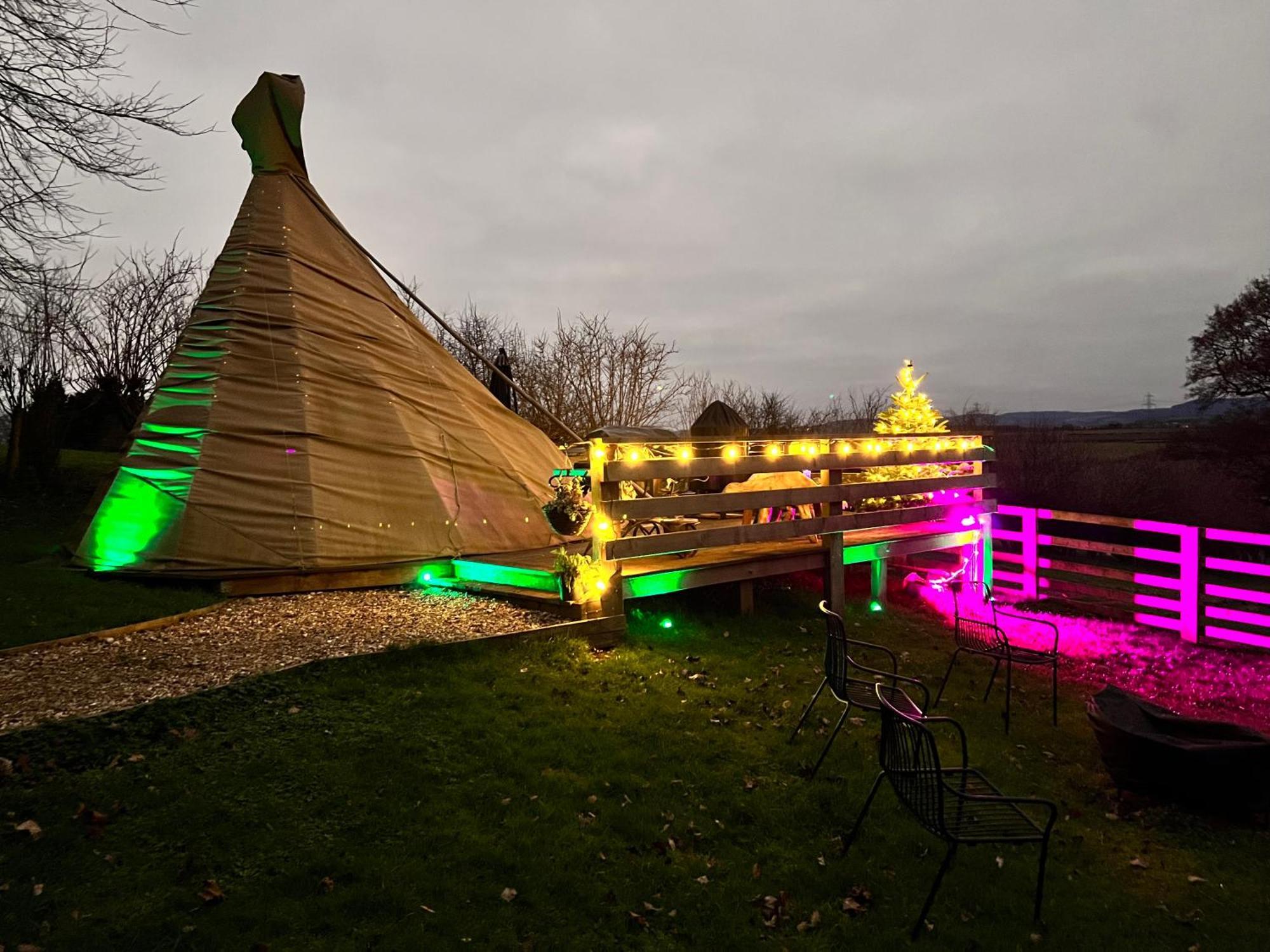 Burtree Country House, Tipi'S, Treehouse & Lodge & House Rooms With Hot Tubs In A Private Garden Тирск Екстериор снимка