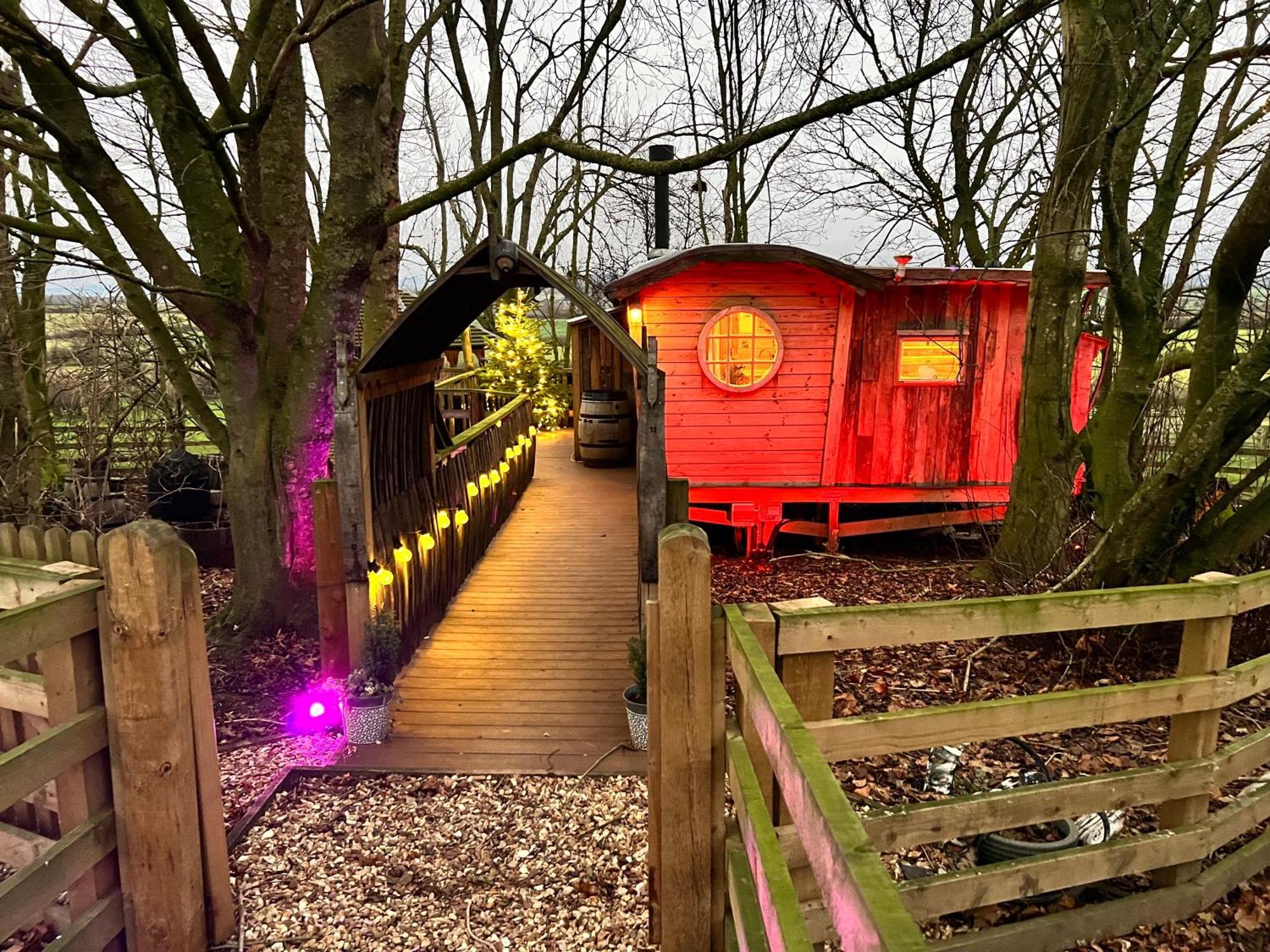 Burtree Country House, Tipi'S, Treehouse & Lodge & House Rooms With Hot Tubs In A Private Garden Тирск Екстериор снимка
