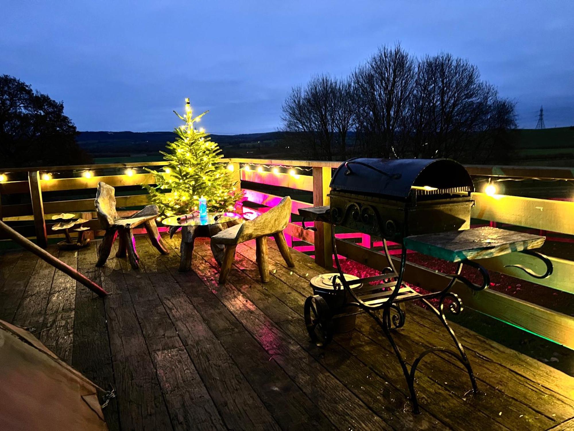 Burtree Country House, Tipi'S, Treehouse & Lodge & House Rooms With Hot Tubs In A Private Garden Тирск Екстериор снимка