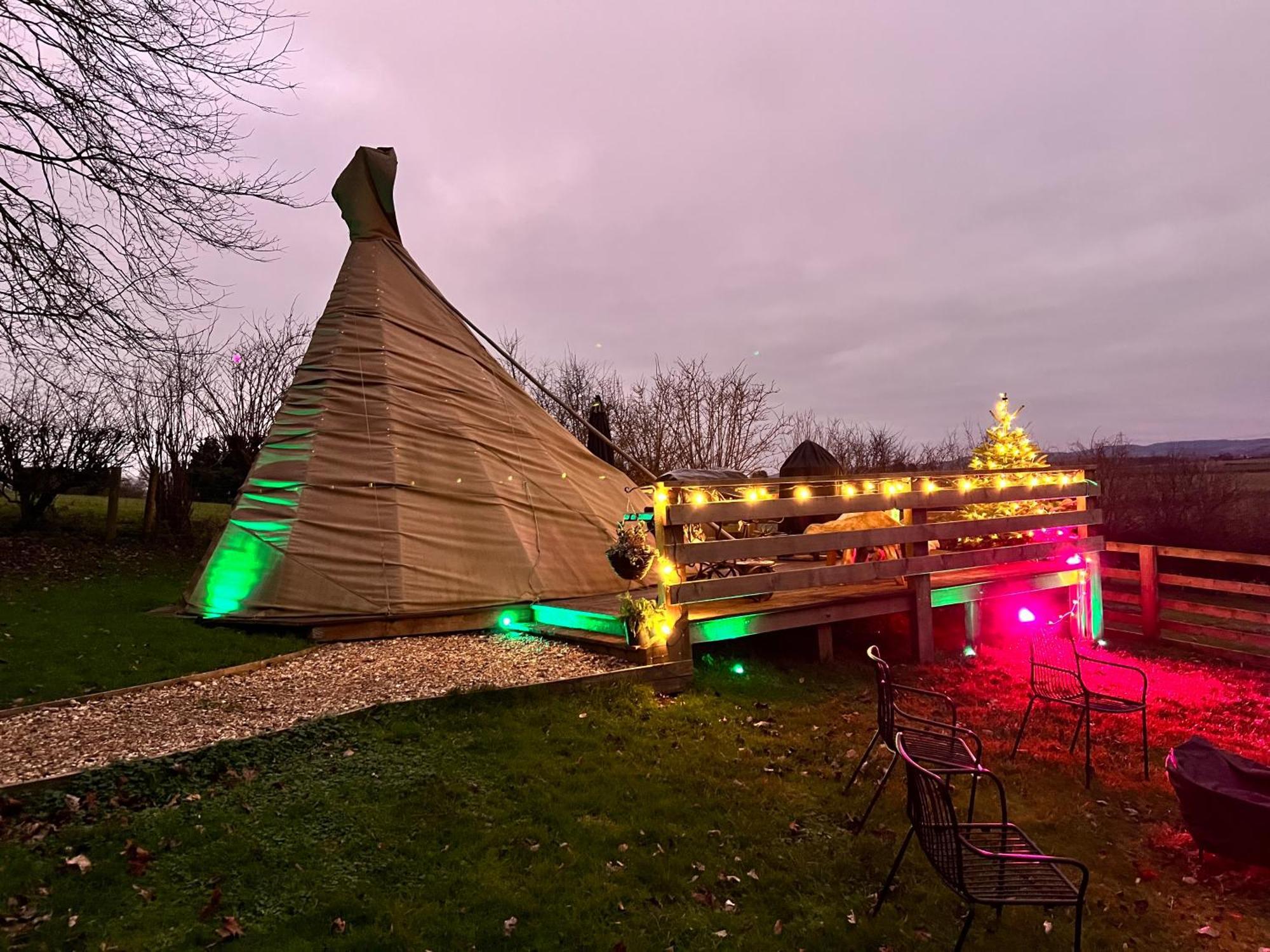 Burtree Country House, Tipi'S, Treehouse & Lodge & House Rooms With Hot Tubs In A Private Garden Тирск Екстериор снимка