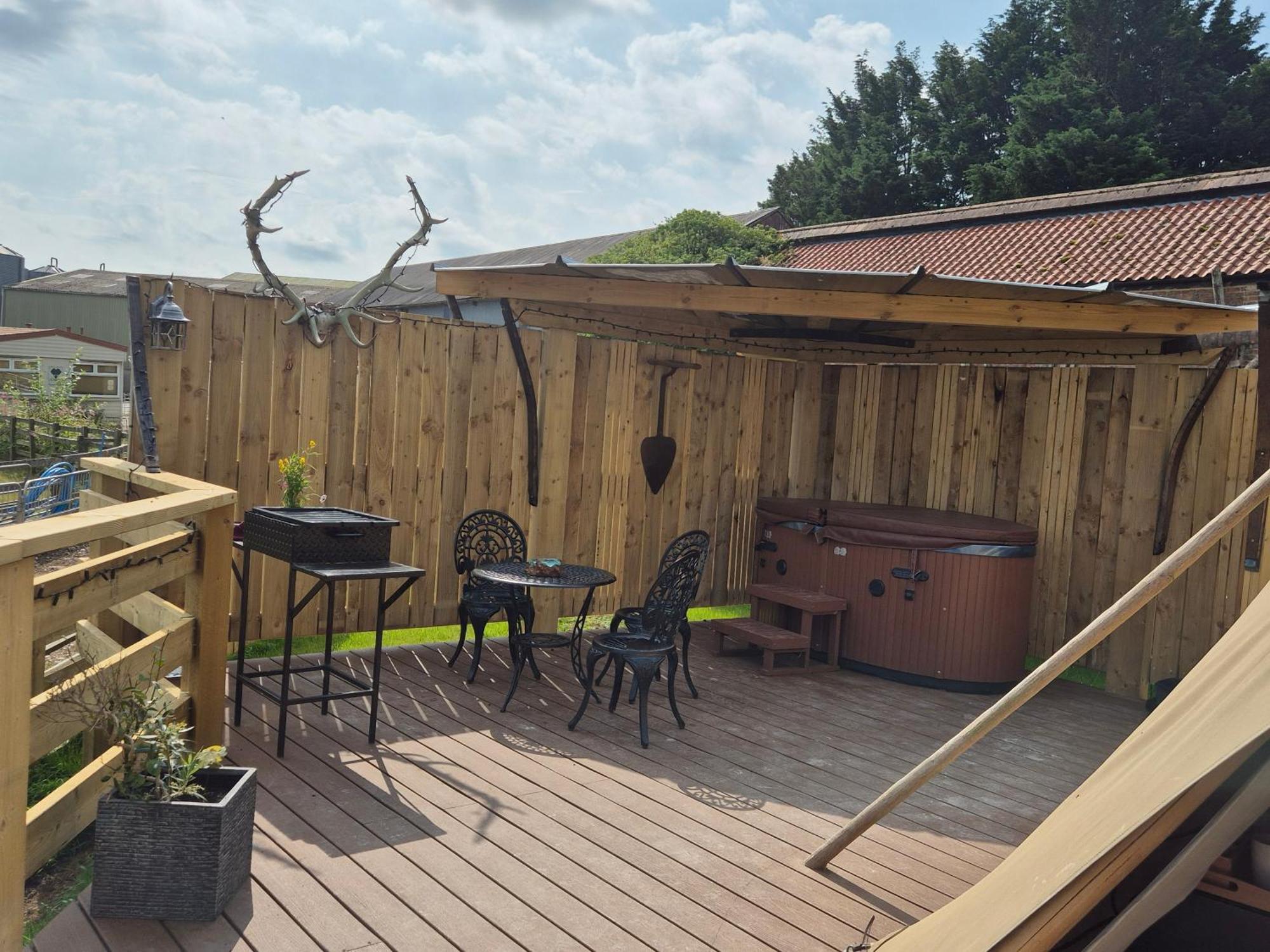 Burtree Country House, Tipi'S, Treehouse & Lodge & House Rooms With Hot Tubs In A Private Garden Тирск Екстериор снимка