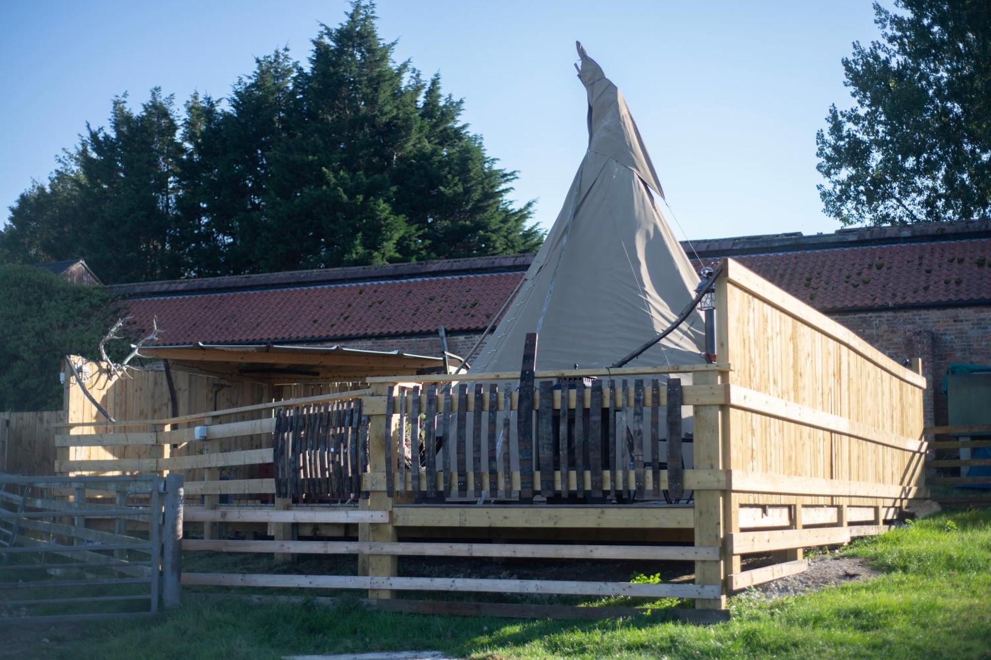 Burtree Country House, Tipi'S, Treehouse & Lodge & House Rooms With Hot Tubs In A Private Garden Тирск Екстериор снимка