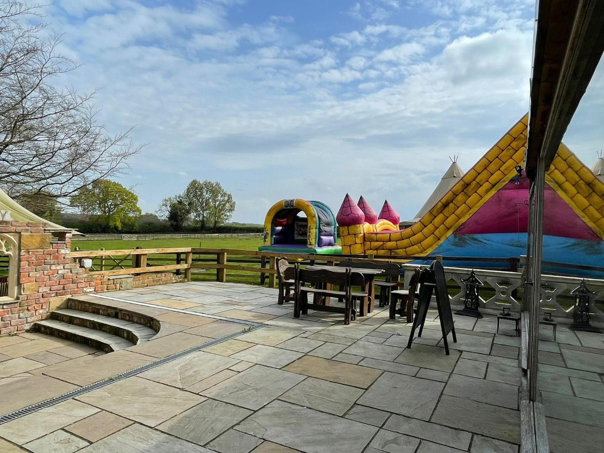 Burtree Country House, Tipi'S, Treehouse & Lodge & House Rooms With Hot Tubs In A Private Garden Тирск Екстериор снимка